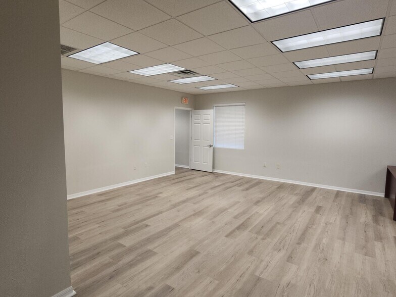 More Photos Of 17801 Murdock Cir, Port Charlotte Medical For Lease
