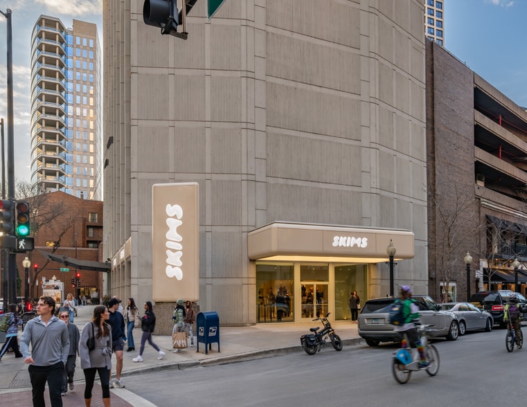 More Photos Of 2 E Oak St, Chicago Apartments For Sale