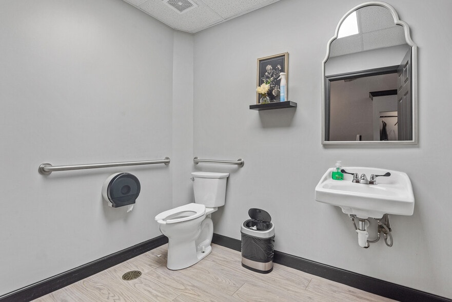 More Photos Of 2450 Pontoon Rd, Granite City Religious Facility For Sale