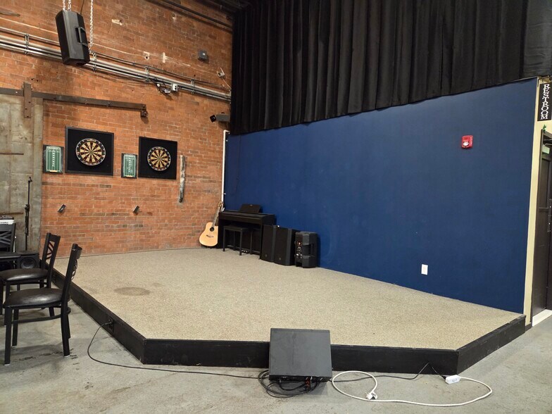 More Photos Of 725 Main St, Middletown Storefront For Lease
