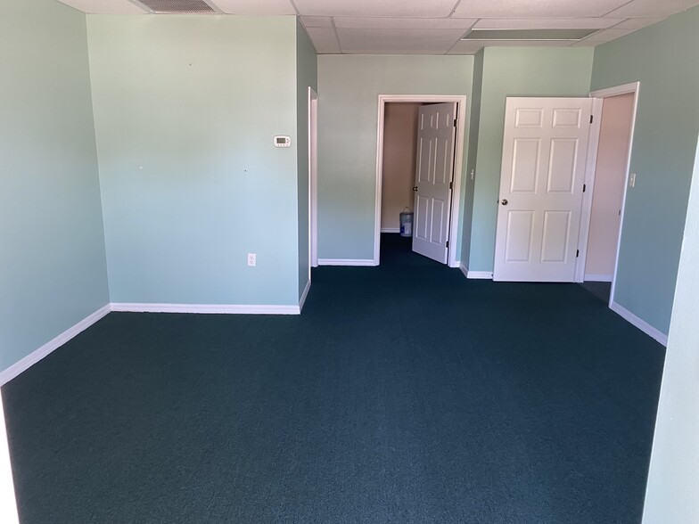 More Photos Of 1535 N Cogswell St, Rockledge Warehouse For Lease