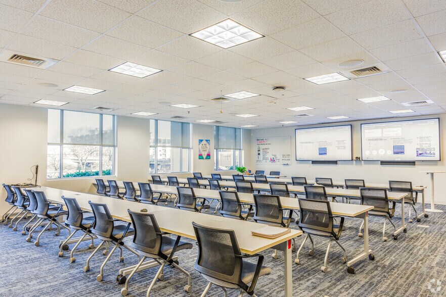 More Photos Of 901 Semmes Ave, Richmond Office For Lease