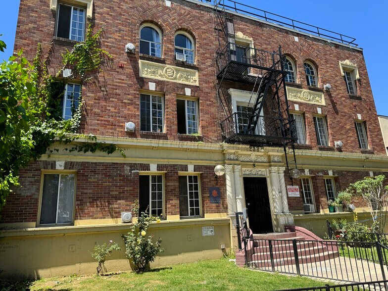 More Photos Of 233 N Kenmore Ave, Los Angeles Apartments For Sale