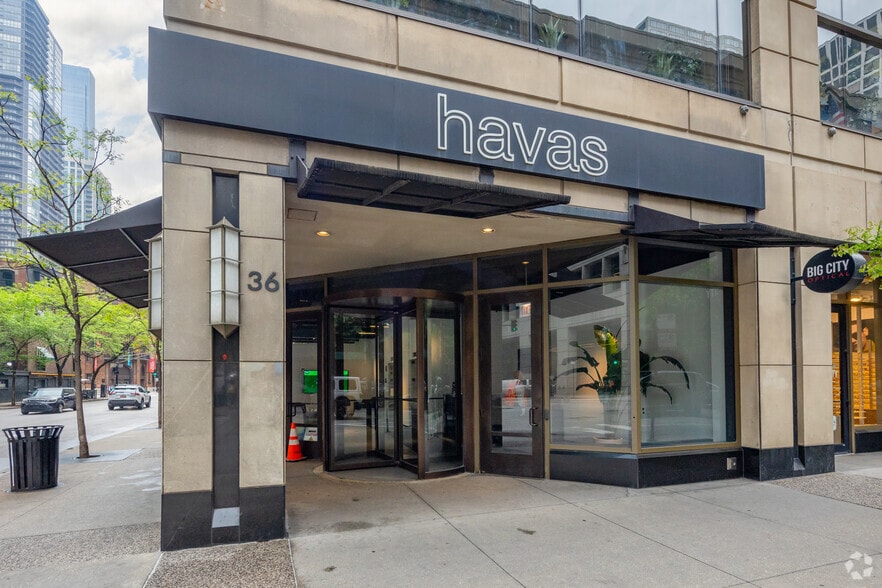 More Photos Of 36 E Grand Ave, Chicago Office For Lease