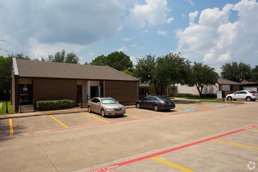More Photos Of 2801 Osler Dr, Grand Prairie Medical For Lease