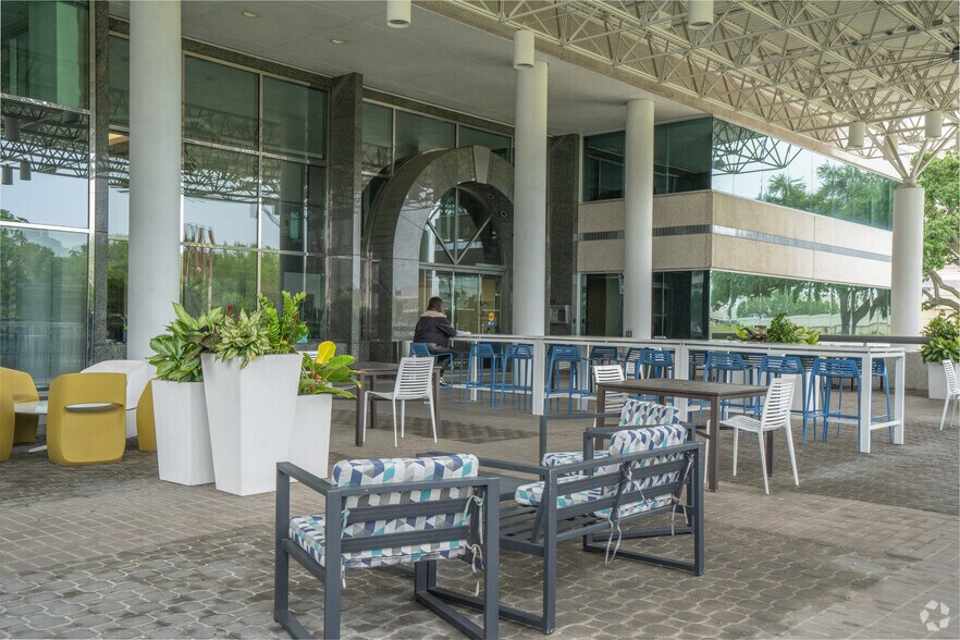 More Photos Of 600 N Westshore Blvd, Tampa Office For Lease