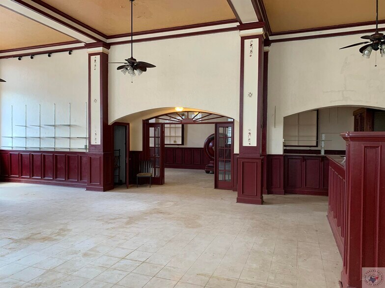 More Photos Of 109 E Hiram St, Atlanta Storefront For Sale