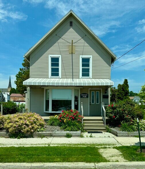 Primary Photo Of 708 Chicago St, Manitowoc General Retail For Sale