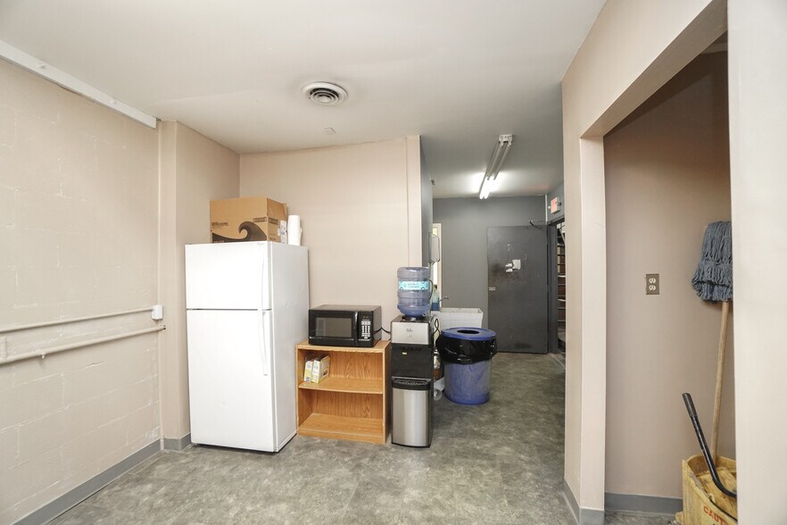 More Photos Of 4007 Bach Buxton Rd, Amelia Warehouse For Lease