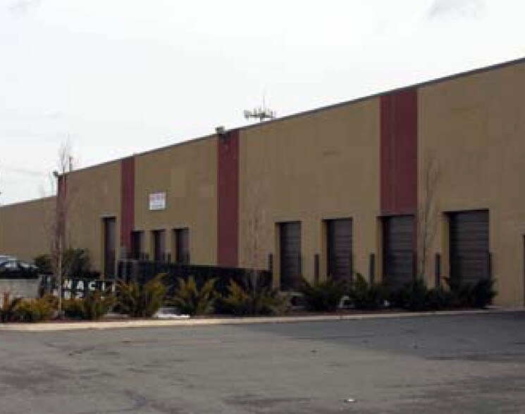 More Photos Of 969 Newark Tpke, Kearny Warehouse For Lease