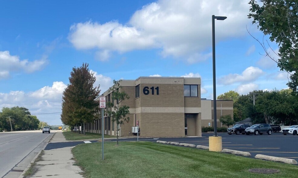 More Photos Of 611 E Main St, East Dundee Office For Lease