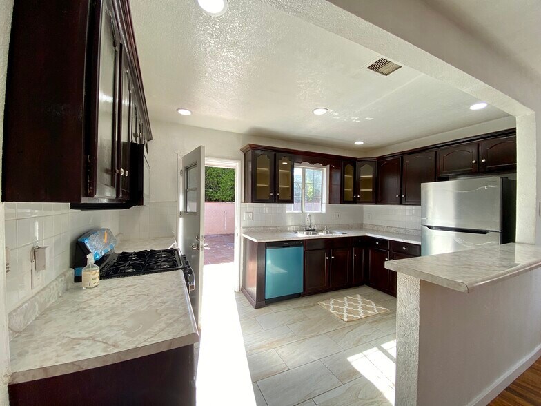 More Photos Of 4069-4071 Sawtelle Blvd, Culver City Apartments For Sale