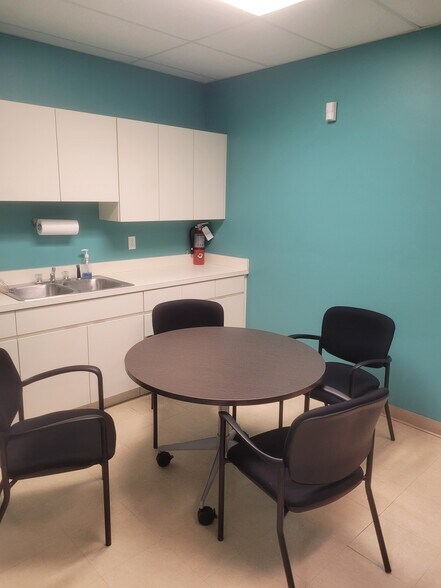 More Photos Of 2810 St Isabel St, Tampa Medical For Lease
