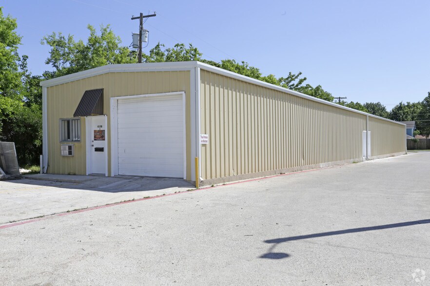 More Photos Of 415-453 N Briery Rd, Irving Warehouse For Lease