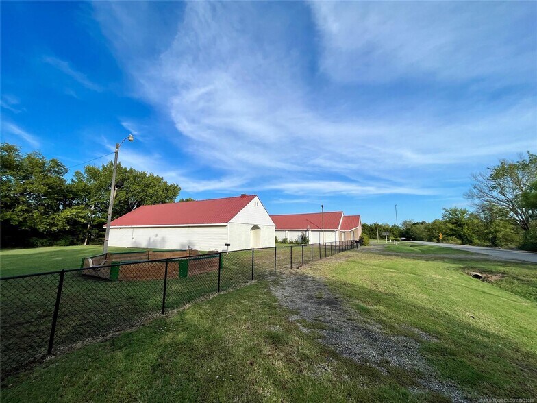 More Photos Of 2710 S Cherokee Dr, Muskogee Religious Facility For Sale