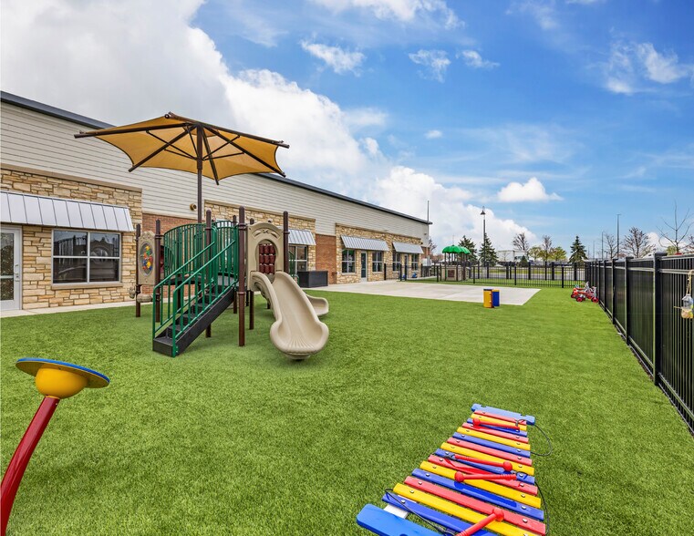 More Photos Of 1311 W Airport Rd, Romeoville General Retail For Sale