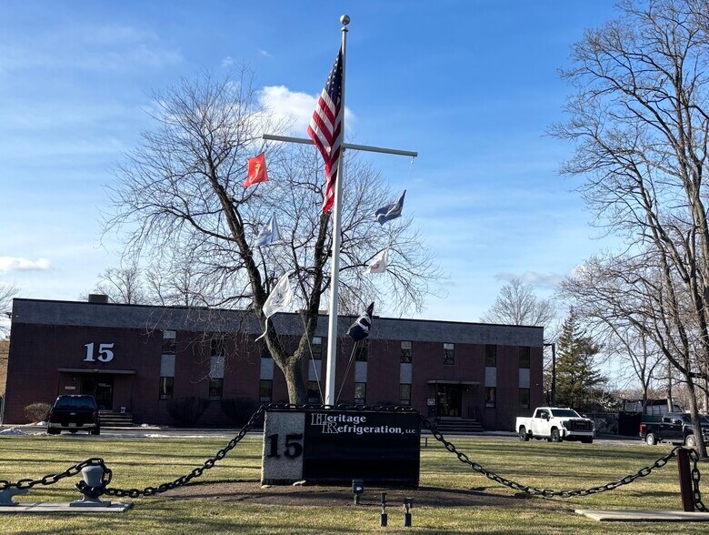 More Photos Of 15 Oak Rd, Fairfield Warehouse For Lease