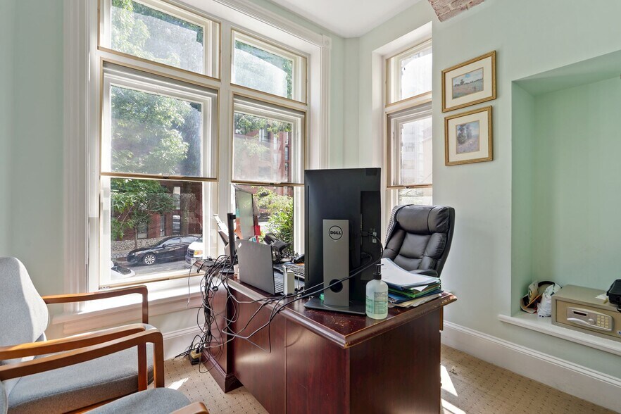 More Photos Of 1011 New Hampshire Ave NW, Washington Office For Sale