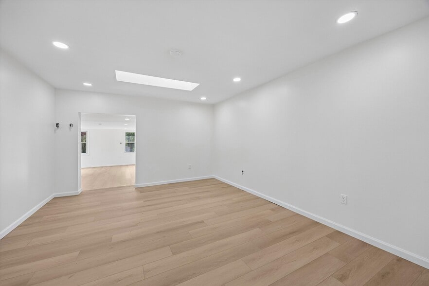 More Photos Of 102 Bristol Oxford Valley Rd, Langhorne Specialty For Lease