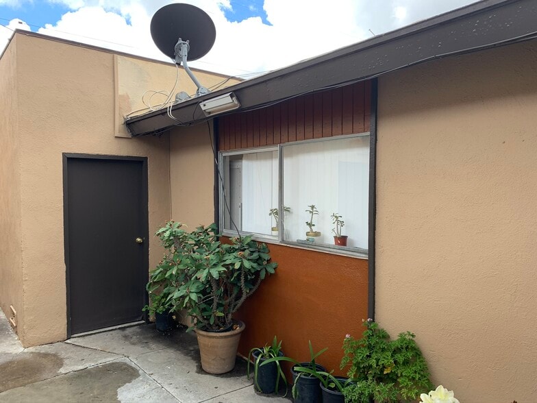 More Photos Of 1804 W Glen Ave, Anaheim Apartments For Sale