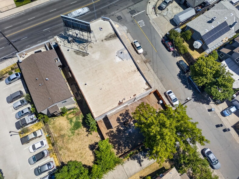 More Photos Of 3930 Broadway, Sacramento Freestanding For Sale