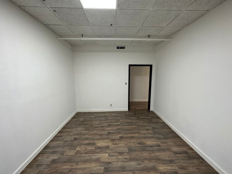 More Photos Of 805 E 139th St, Bronx Showroom For Lease