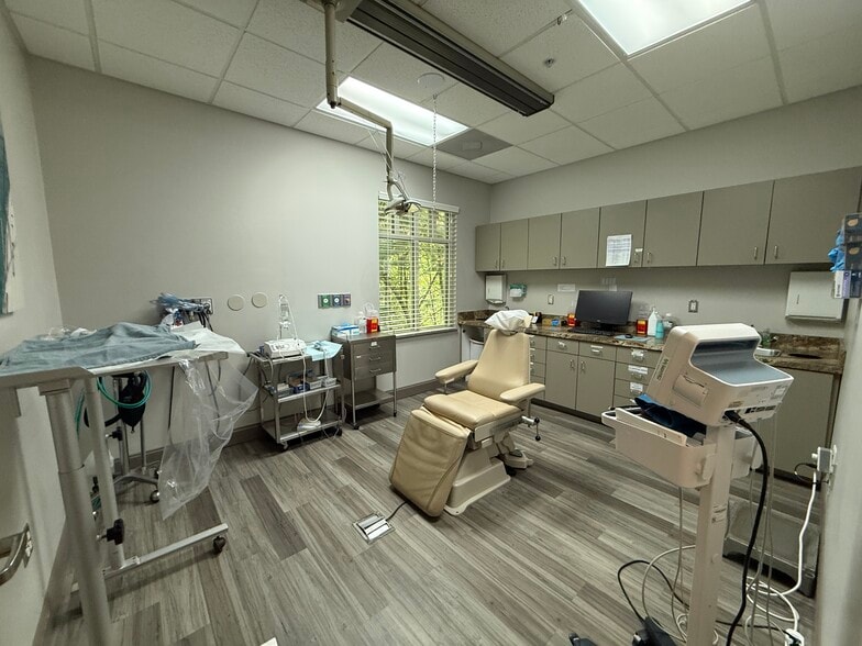 More Photos Of 201 Oakside Ln, Canton Medical For Sale