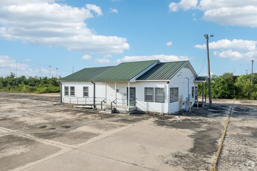 More Photos Of 4812 Gulf Fwy, Houston Warehouse For Sale
