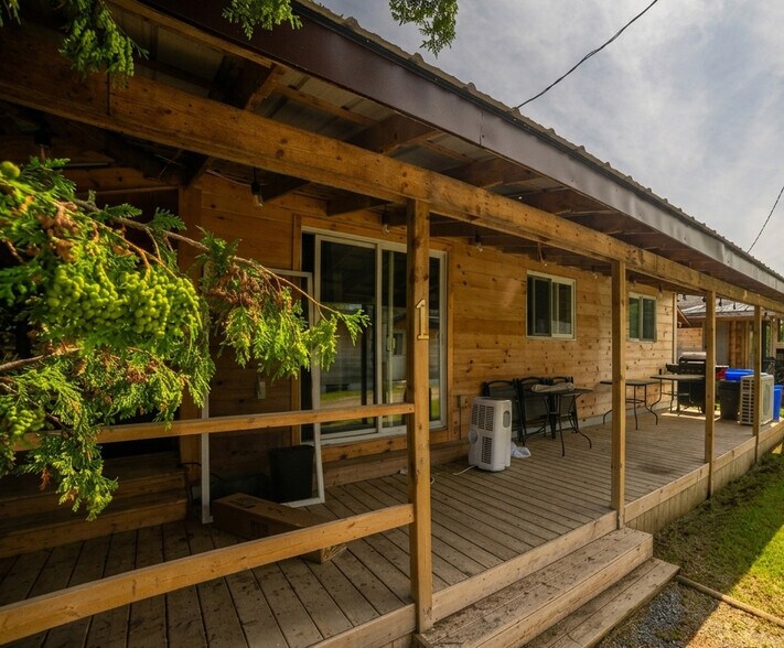 More Photos Of 252 Dunnette Landing Rd, Roseneath Hotel For Sale