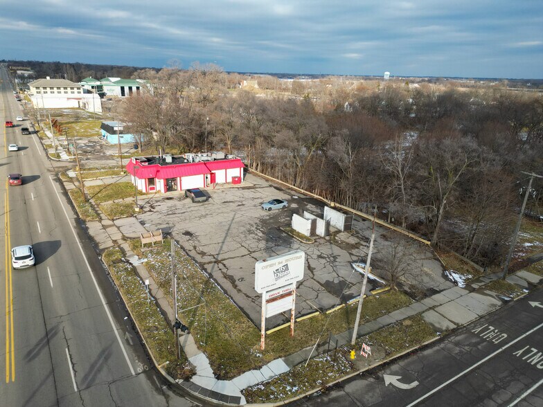 More Photos Of 3010 N Saginaw St, Flint Freestanding For Lease