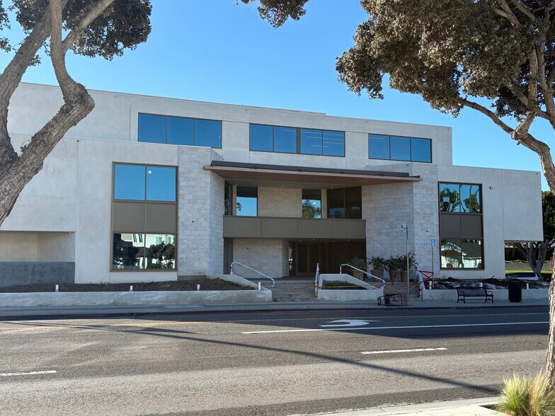Primary Photo Of 435 N Pacific Coast Hwy, Redondo Beach Office For Lease