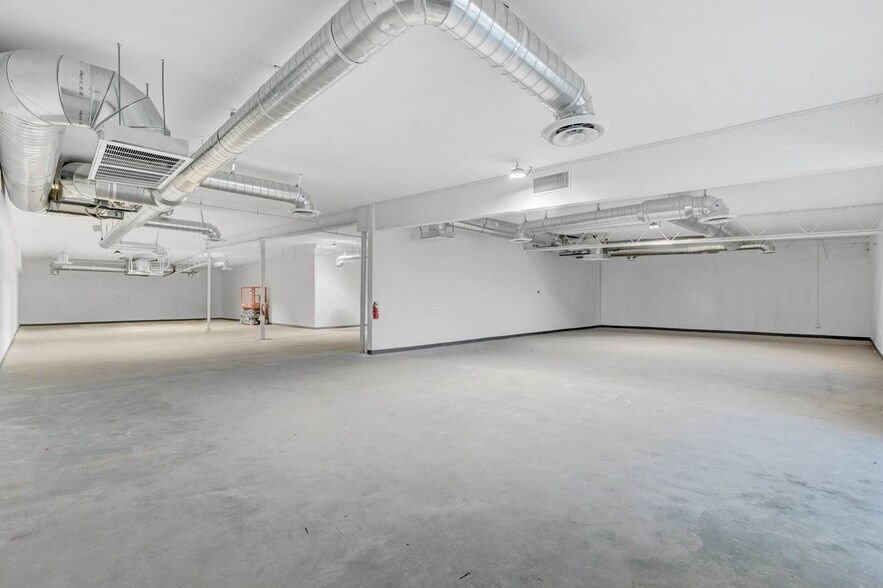 More Photos Of 160-110 W Wyoming Ave, Las Vegas Storefront Retail Office For Lease