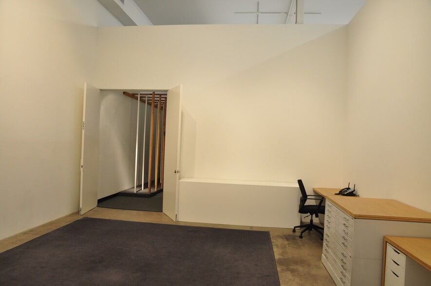 More Photos Of 829-831 N Highland Ave, Los Angeles General Retail For Sale