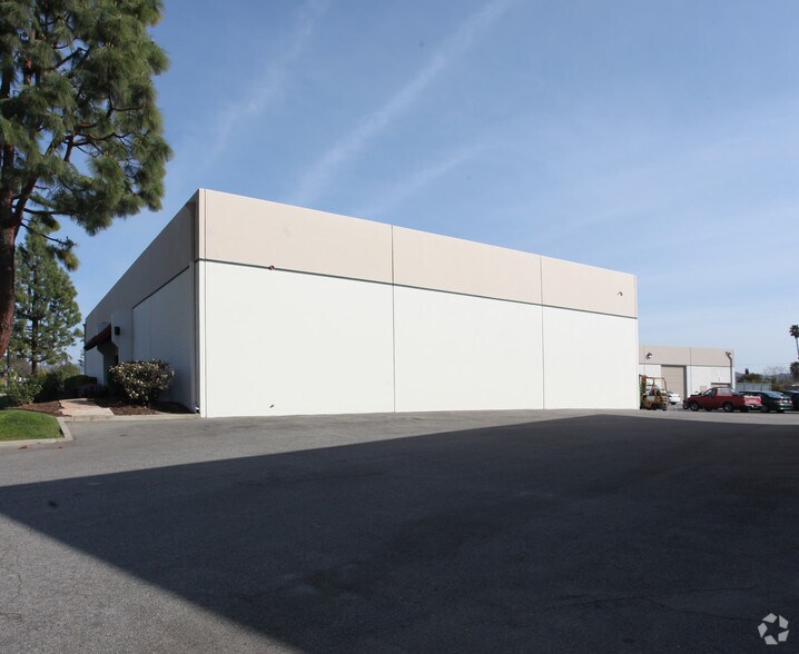 More Photos Of 290 Easy St, Simi Valley Warehouse For Lease