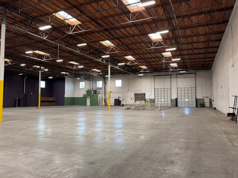 More Photos Of 21010 S Figueroa St, Carson Showroom For Sale