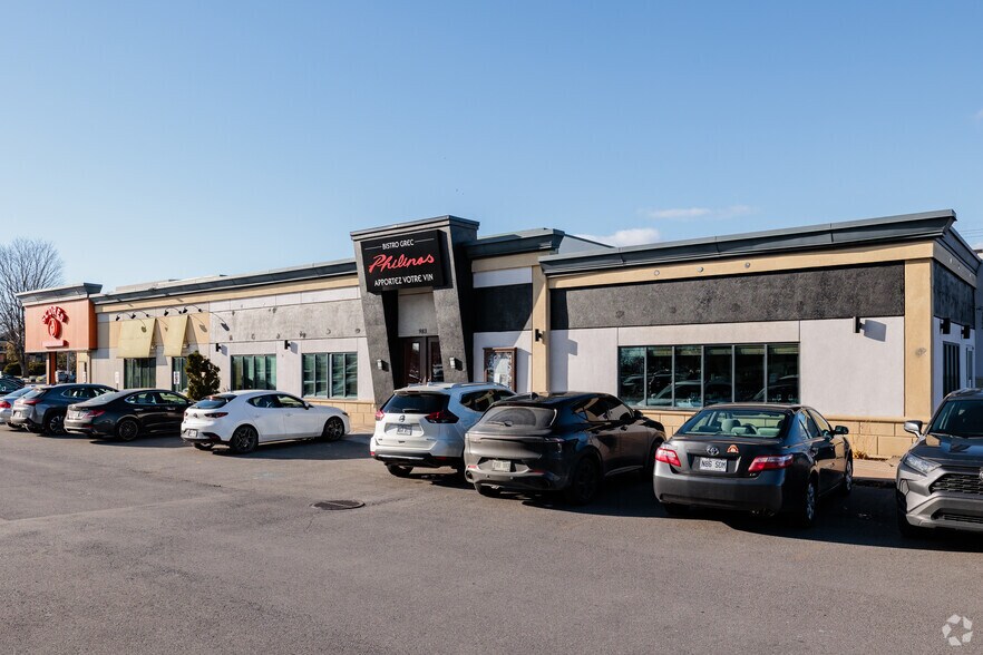 More Photos Of 983-985 Boul Saint-Jean, Pointe-claire Freestanding For Lease
