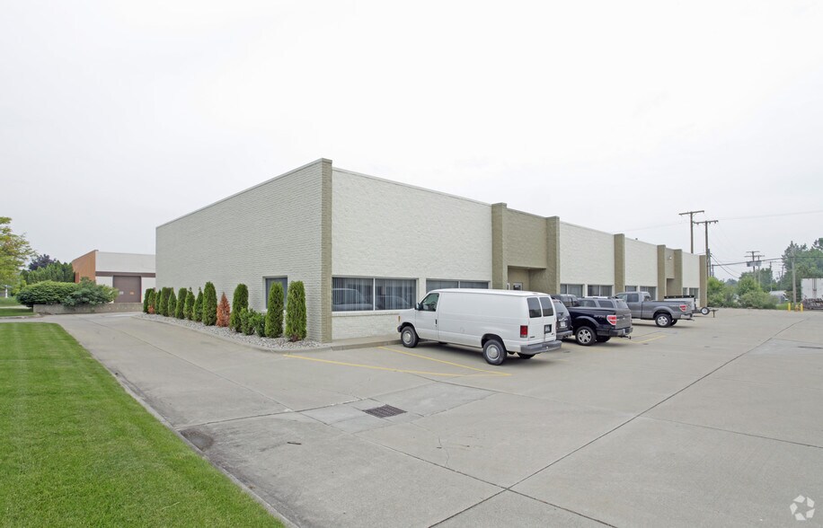 More Photos Of 22669-22687 Morelli Dr, Clinton Township Warehouse For Lease