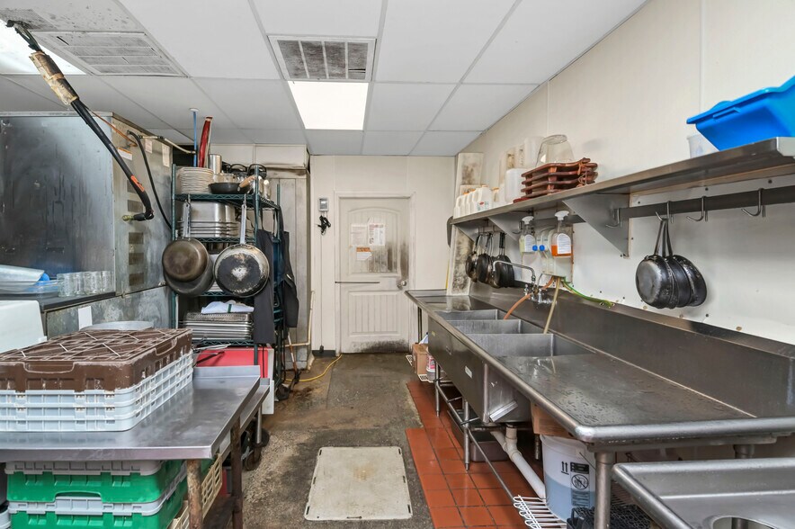 More Photos Of 300 State St, West Columbia Restaurant For Sale