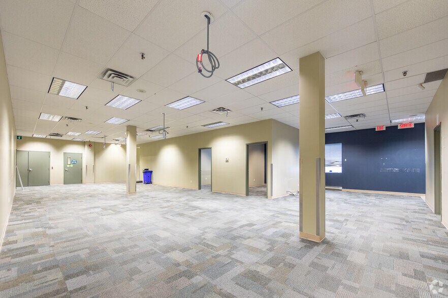 More Photos Of 1615 Dundas St E, Whitby General Retail For Lease