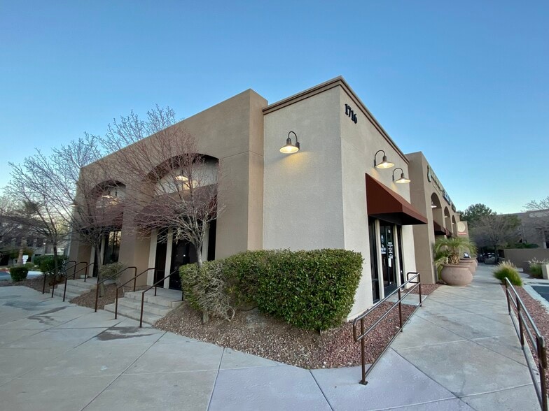 More Photos Of 1710 W Horizon Ridge Pky, Henderson Unknown For Lease