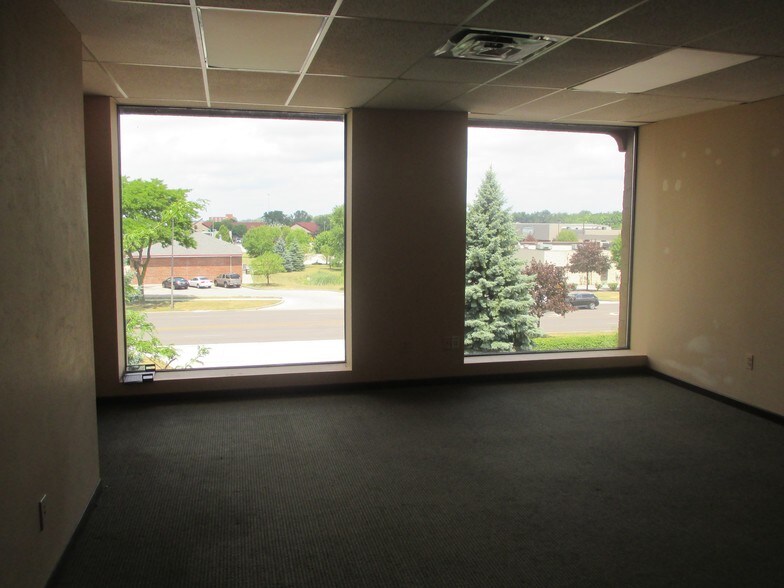 More Photos Of 1446 Reynolds Rd, Maumee Office For Lease