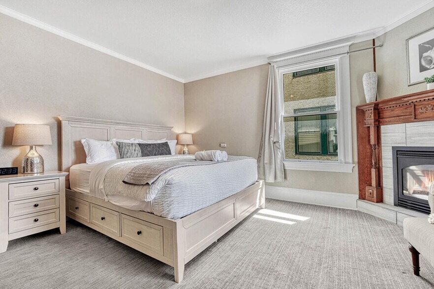 More Photos Of 6 Boulder Crescent St, Colorado Springs Hotel For Sale