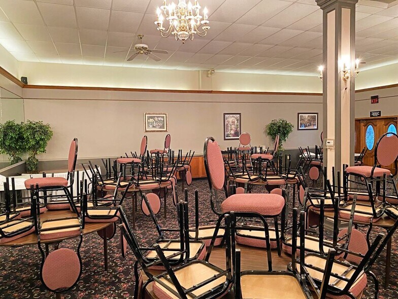 More Photos Of 872 E Michigan Ave, Marshall Freestanding For Lease