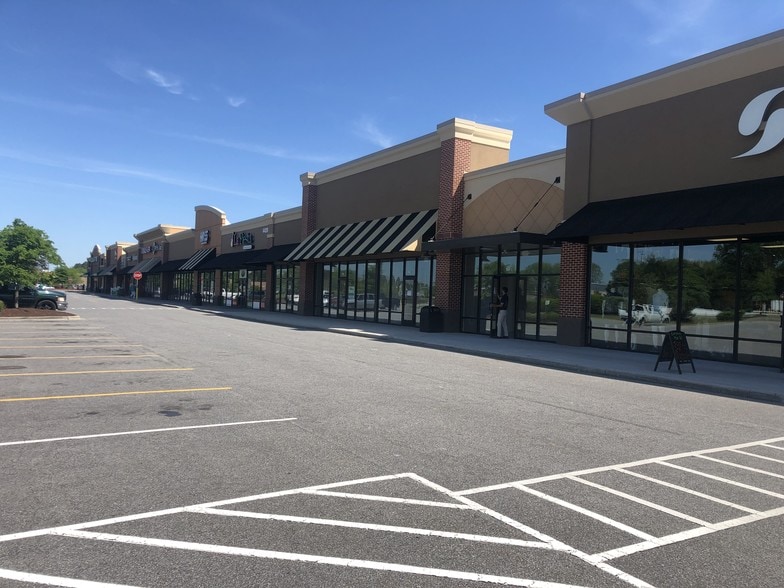 More Photos Of 4600 E 10th St, Greenville General Retail For Lease