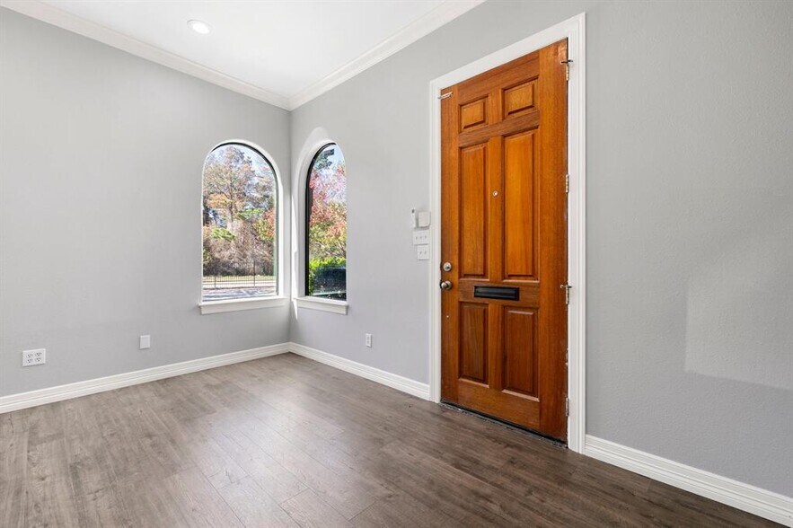 More Photos Of 12832 Willow Centre Dr, Houston Office Residential For Sale