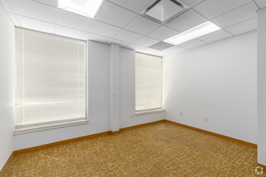 More Photos Of 402-404 Lippincott Dr, Marlton Medical For Sale