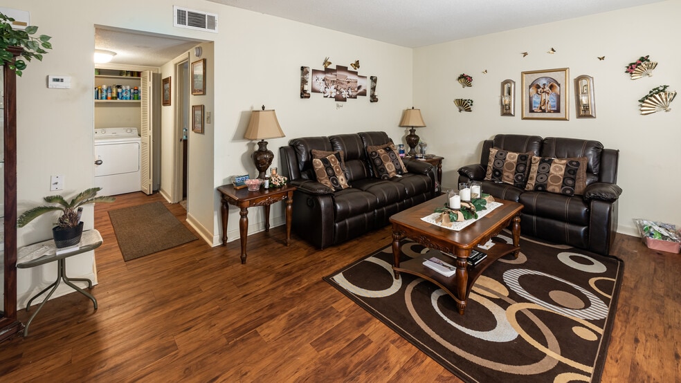 More Photos Of 2008 Oak Grove Rd, Hattiesburg Apartments For Sale