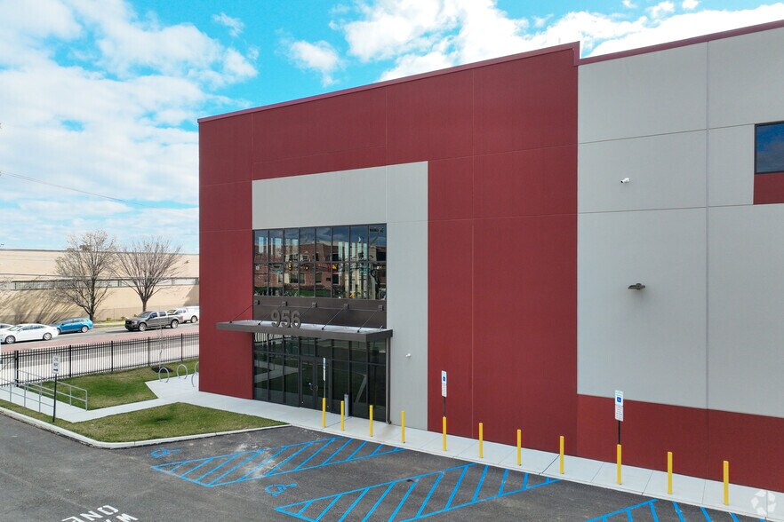 More Photos Of 956 E Erie Ave, Philadelphia Distribution For Lease