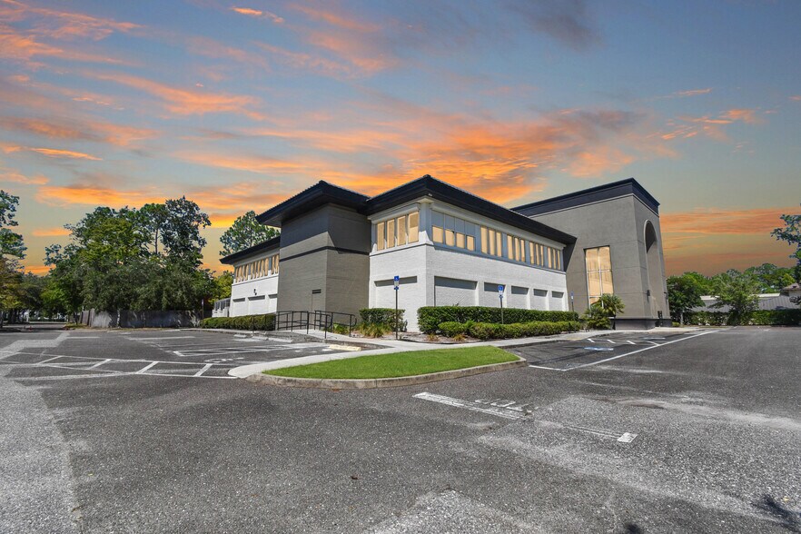 Primary Photo Of 9512 Sunbeam Center Dr, Jacksonville Office For Lease
