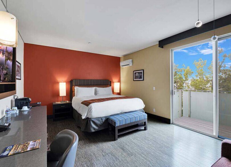 More Photos Of 120 S Reeves Dr, Beverly Hills Hotel For Sale